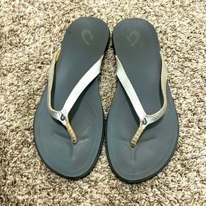 Olukai supportive flip flops, size 9